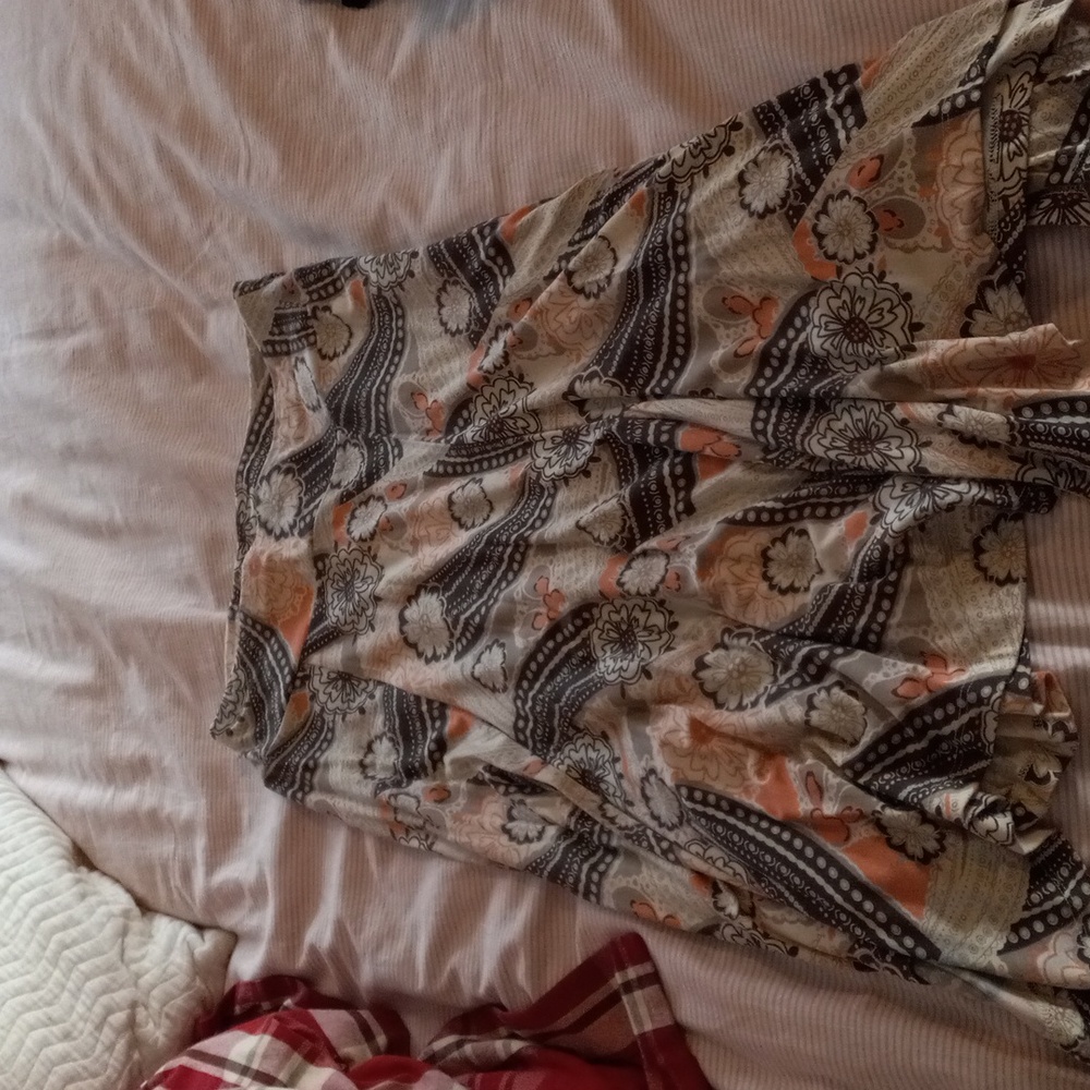 Anne Taylor Loft skirt medium petite. Flowy.
